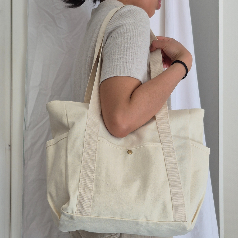 The Minimalist Canvas Bag - Simplicity & Space