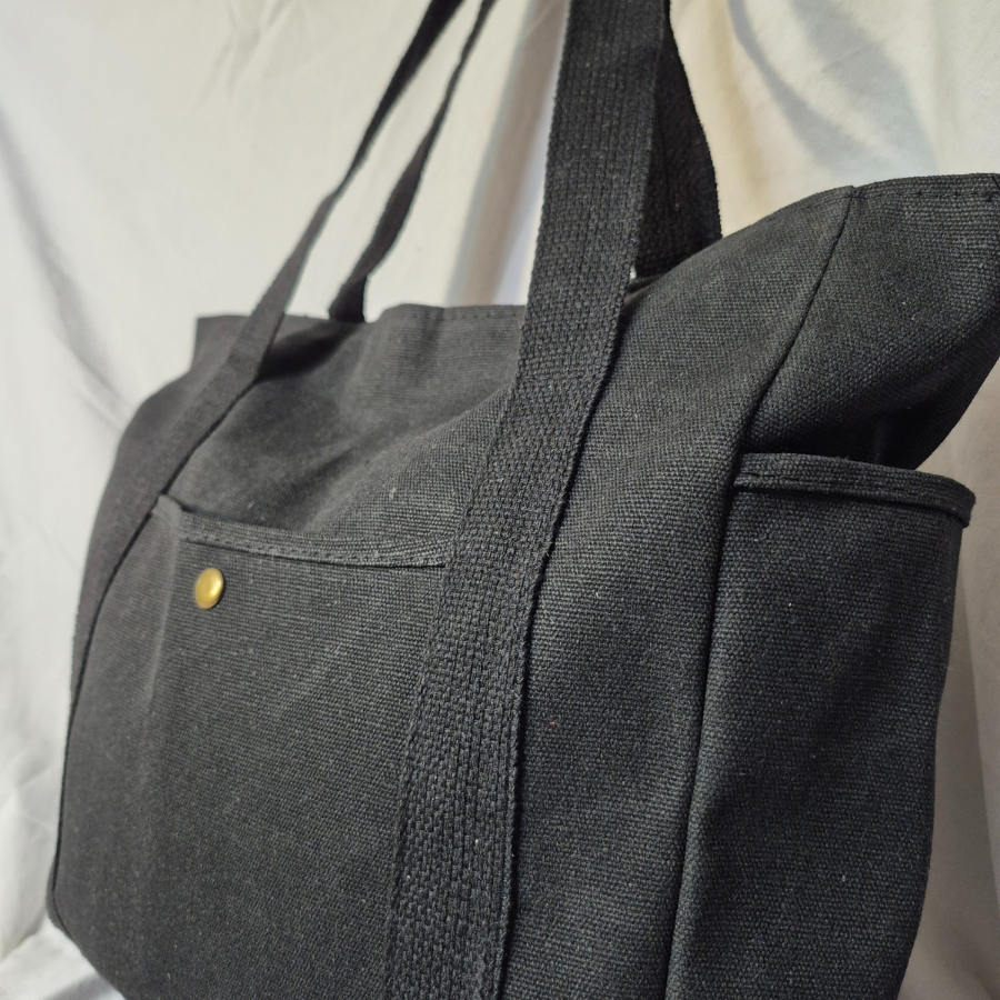 Le Sac en Toile Minimaliste - Simplicité & Espace
