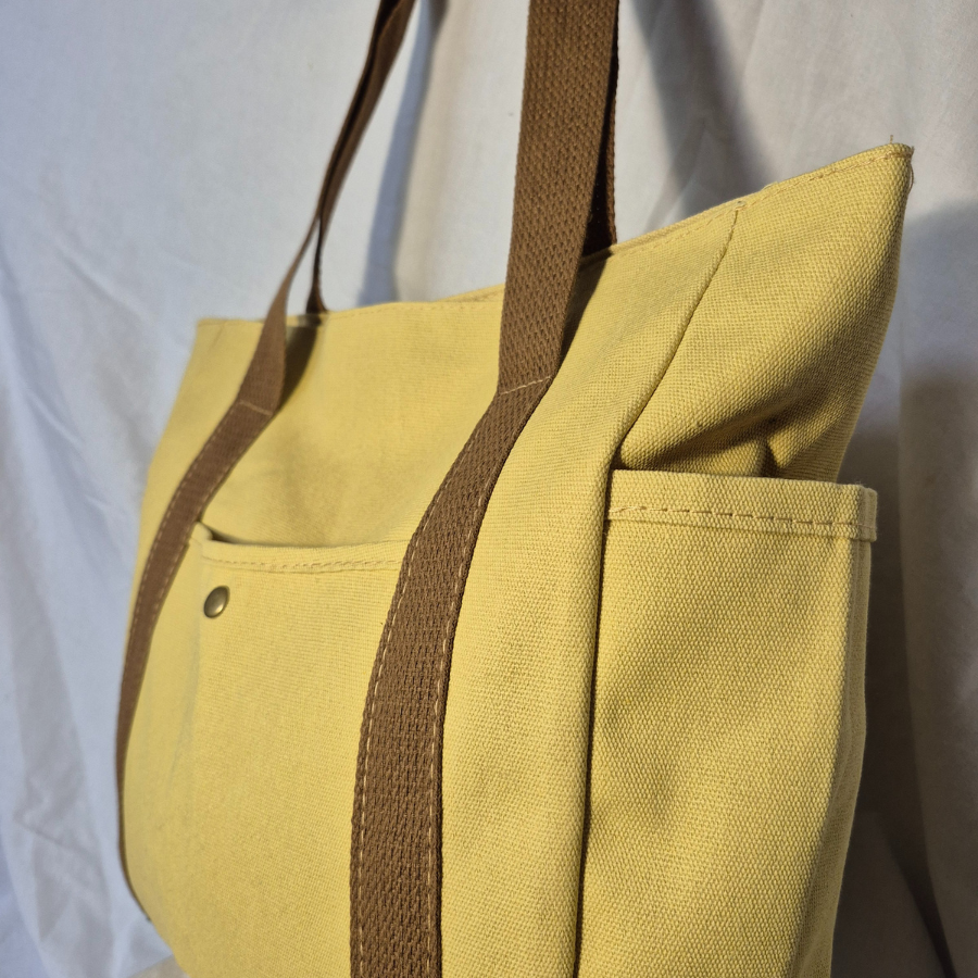 The Minimalist Canvas Bag - Simplicity & Space